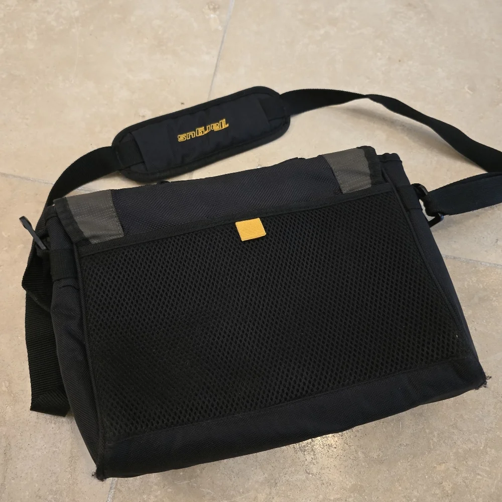 Targus Small Shoulder Bag